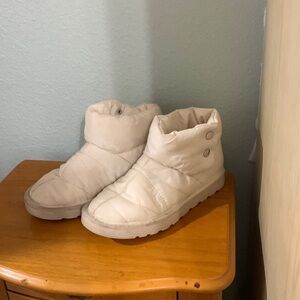 Puffin by cupcake couture White winter boots